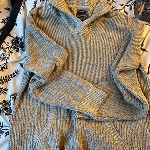 NWOT men’s khaki brown cable-knit sweater